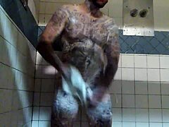 Amateur stud masturbates in shower