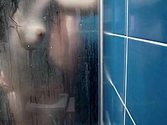 Amateur couple's steamy shower session