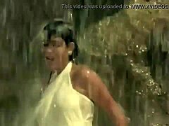 Zeenat Amans gole scene v SSH