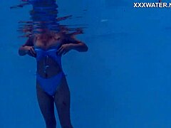 Alexa Ross' underwater ass and pussy show