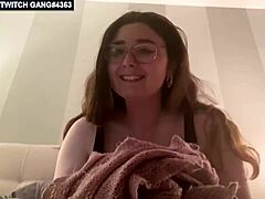 Steamy streamer show tits and pussy