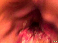 彼女の巨大おもちゃでオナニー、巨人女POV