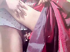 Zakaj jebati desi bhabhi v sareeju, ko izgleda tako skušnjavo?