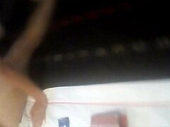 Хващам хубав кура без презерватив, викам мъжа си в мотела да види как ме чукат и развалят между двамата.