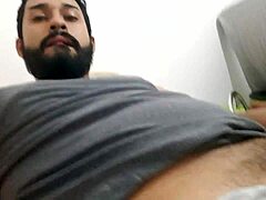 Safadao Tocando Punheta