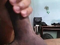 Sensual Brazilian amateur's self-pleasure show