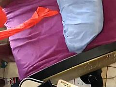 أشعر بالجنون وأهز مؤخرتي في نيك كس خشن من الخلف مع ميلف سوداء