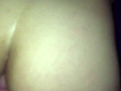 le vuelco en la espalda con fuerza