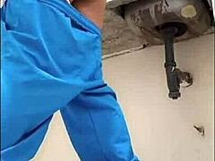 Masturbándome en la oficina médica del jefe anhelando un polvo intenso como su esposa.