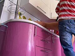 Hej mačeha, čiščenje in hrepenenje po analu s pastorkom? 😏