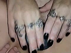 मुझे इतना स्लट्टी लग रहा है कि मैंने चामो1972 के साथ उस लंड को डीपथ्रोट किया जब तक कि मैंने डिल्डो और टॉयज से हर जगह स्क्वर्ट नहीं कर दिया