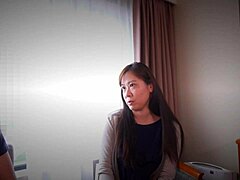 Ó ember, az az ázsiai mostohaanya keményen könyörög a mostohafia belső kéziért