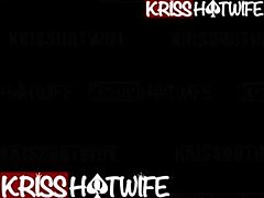 Kriss hotwife chupando y dando mi coño a este tío en playa pública concurrida