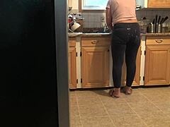 えっと、フランス人継母としてお尻にビッグ中出しされた