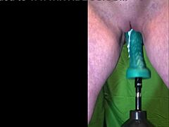 Hotwifens bliver bundet og tvunget til orgasme med legetøj