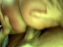 ラテックスとストッキングのセクシーな女医がワイルドな3Pでアナルを楽しむ