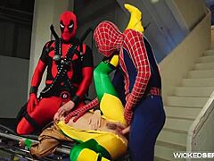 Allie Haze in Wolverine Parodie Deepthroat Scène