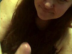 amaterska deepthroat sesija sa ogromnim kurcem i cumshot završetkom