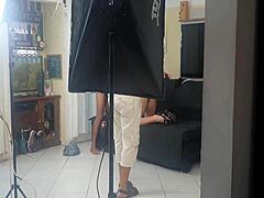 weighing the toy actor and young saphira 011