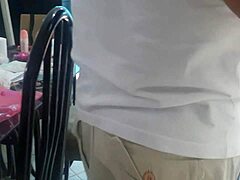 weighing the toy actor and young saphira 011