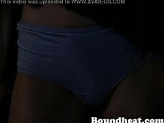 Лесбийские рабыни тихо ускользают от суровой плети европейской хозяйки