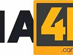 Pokorna zrela ženska iz Mature4k je uživala v vsakem trenutku intenzivnega seksa z drznim nevljudnim študentom v kuhinji