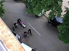 แอนแนลบนระเบียงกับนางแบบสวยในชุดชั้นในสีดำ