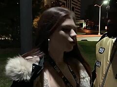 Surovo dojenje kurca sladki Lexxxi Scarlett raztegnjena od velikega študenta Rome Major v potapljanju v pičko cowgirl z petami