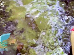 왜 강에서 아름다운 엘프와 열정적으로 섹스해?