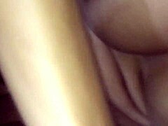 Bate-papo casual sobre casal trans e marido flexível saindo com três amigos para momentos divertidos