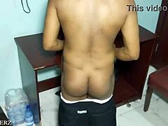 História ao ar livre de gorda com pau gigante em público. Mergulho na boceta e cachorrinho na bunda grande.