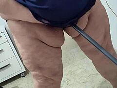 coolmarina, zrelá žena sa divoko hrá s hračkami počas hardcore sebauspokojenia