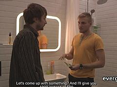 心が傷ついた男が友達に元カノを誘惑させて金稼ぎ