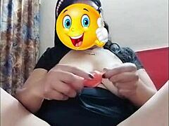 Estudiante Mexicana Se Masturba con Dildo en Cámara