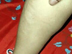 Kövér érett mallu néni spriccel bbc punci masszázs közben Kerala üdülő lebegő szobájában