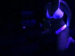 Is Scarlett Johnson having blacklight sex?