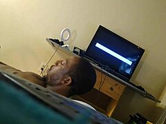 Aksi Blowjob dengan Pussy Milf Ebony