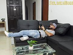 moja nevlastná švagriná mi náhodou poslala sexy fotky a skončili sme šukaním bez kondómu