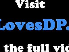 Secretária Leva no Cu Antes de Receber Facial em Threesome Selvagem