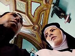 Én vagyok Raymunda, az indiai apáca, bevallom szexuális vágyamat a felettesemnek és meghívom baszni.