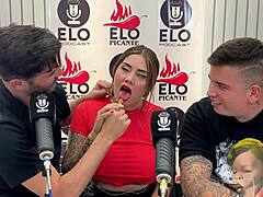 เจลี เลิฟ ยอมใช้ไดลโดบนเว็บแคมลับๆ