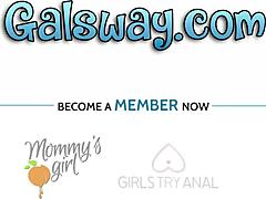 Alexis Fawx e Serena Siren calde coccolano lingerie con tribbing, dita e leccate