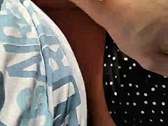 Follando a la casada bella Katy en el parque en primera persona