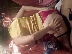 Amateur française en robe satin jaune suce et lèche avant baise en levrette