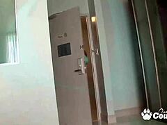 Kali West sintió el chorro cálido de semen en sus tetas masivas después de follar tetas intenso en la playa