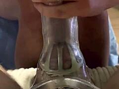 Häkkikyrpä kiusataan fleshlight-käsityöllä ja vibraattorikieltäytymisellä lähikuvan orgasmikontrollissa