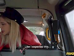 Bossig blondin i fake taxi rider stor kuk djupt i sin tighta fitta, slutar med cumshot! 🚕🍆💦