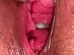 बिग टिट्टी बीबीडब्ल्यू वाइफ इंटेंस फिस्टिंग एक्शन का मजा लेती है