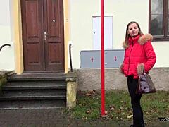 Česká kočka s dokonalou prdelí kontrastuje s intenzivním drhnutím na jeho tuhém ptáku