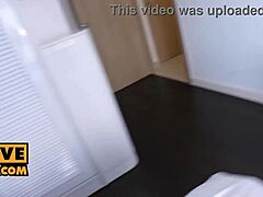 Pov porn sora vitregă Vina Moon îți face handjob pov